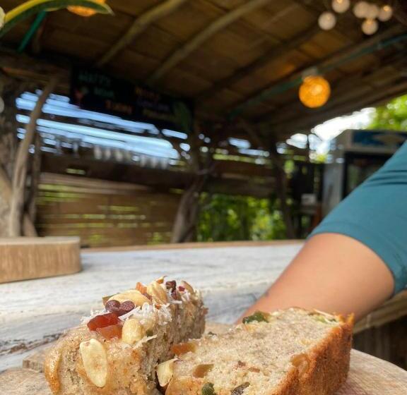 تختخواب و صبحانه Bonita Hostel