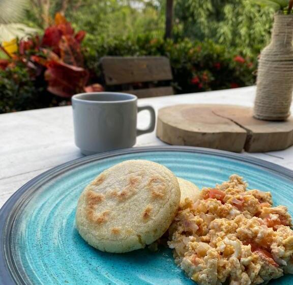 تختخواب و صبحانه Bonita Hostel