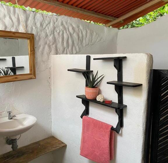 تختخواب و صبحانه Bonita Hostel