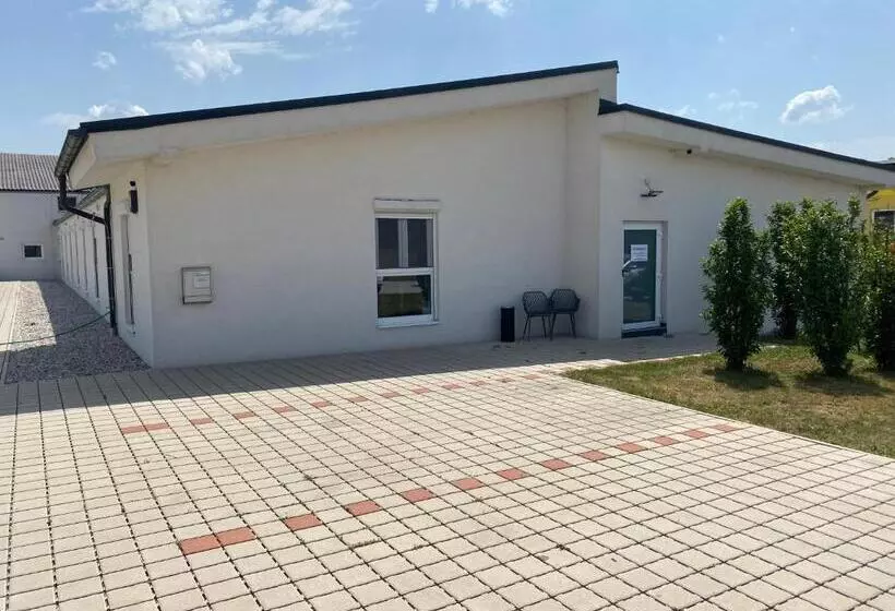 Aamiaismajoitus (B&B) Gästezimmer ödenburgerstraße