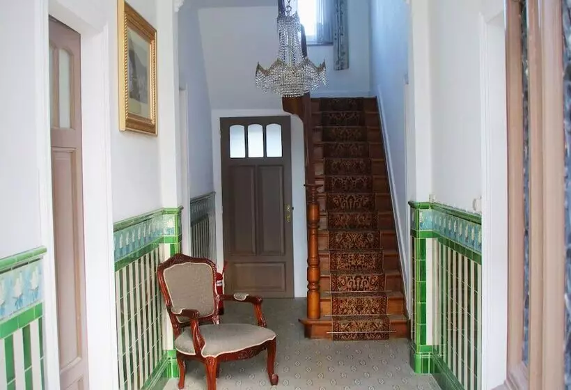 Aamiaismajoitus (B&B) Herenhuis1919