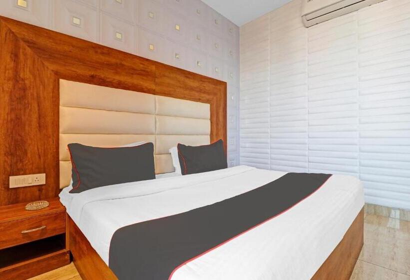 Collection O Hotel Moon