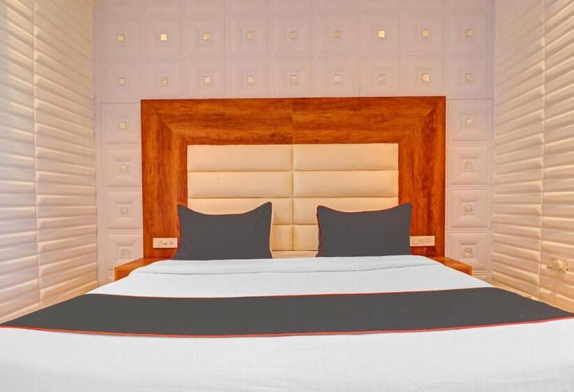 Collection O Hotel Moon