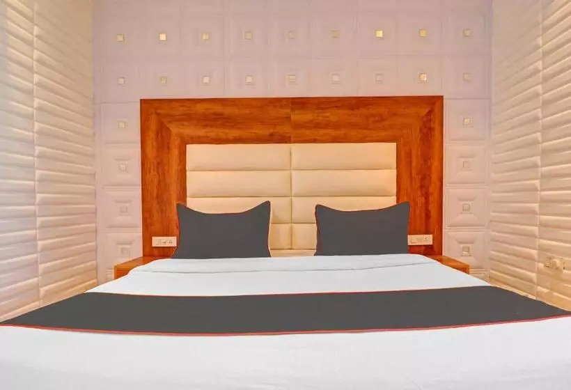 Collection O Hotel Moon