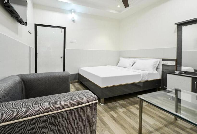 בית מלון כפרי Oyo 85707 Gv Grand