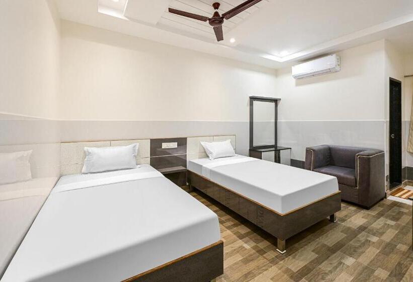 בית מלון כפרי Oyo 85707 Gv Grand