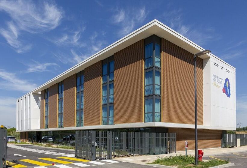 בית מלון כפרי Hôtel Roi Soleil Prestige Plaisir   St Quentin