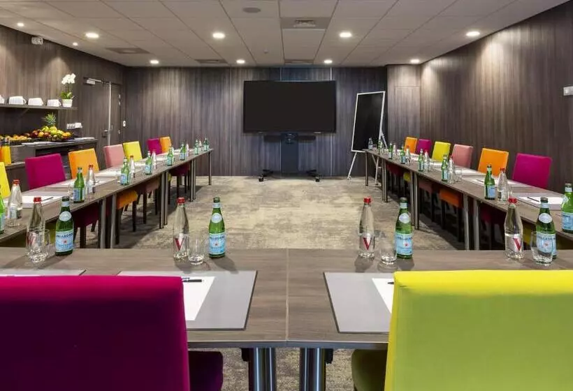 Hotelli Hôtel Roi Soleil Prestige Plaisir   St Quentin