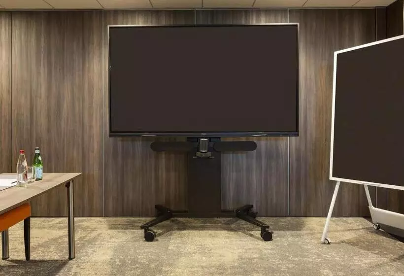 Hotelli Hôtel Roi Soleil Prestige Plaisir   St Quentin