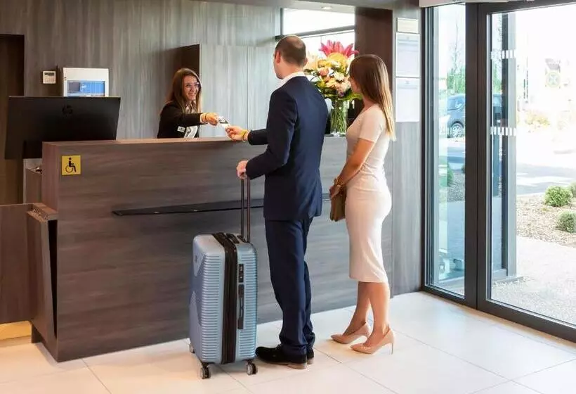 Hotelli Hôtel Roi Soleil Prestige Plaisir   St Quentin