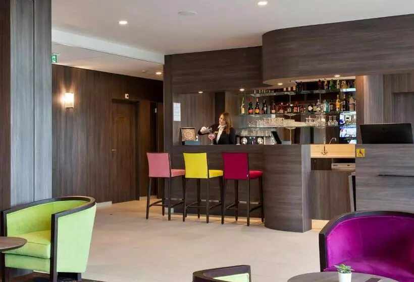 Hotelli Hôtel Roi Soleil Prestige Plaisir   St Quentin