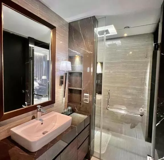 هتل Zest Metropole