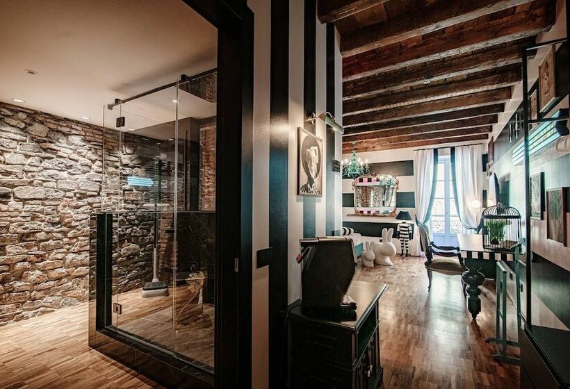 پانسیون Aurum   Como Luxury Suites