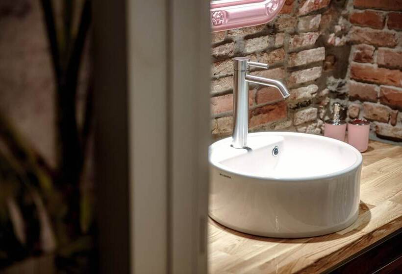 پانسیون Aurum   Como Luxury Suites