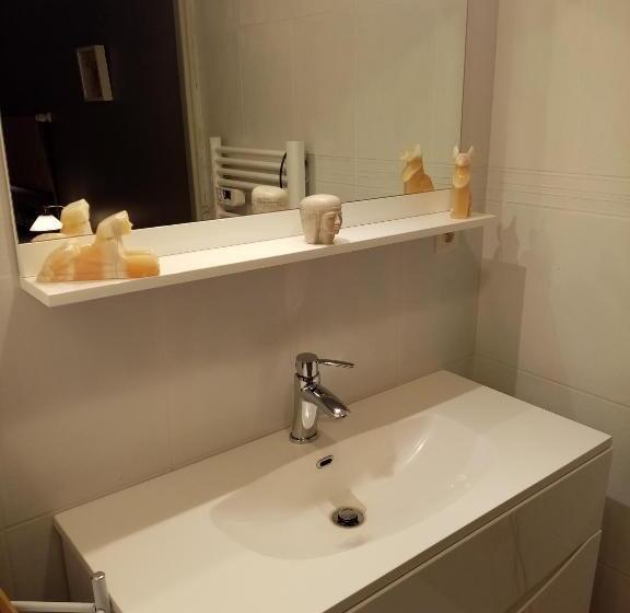 ベッドアンドブレックファースト Les Coquelicots Chambre D  Hote Avec Grand Lit Et Salle D Eau Privative Pour Une Persone Ou Un Coupl