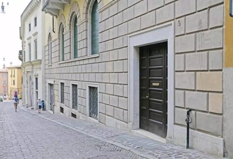 پانسیون App9   Rooms And Apartments