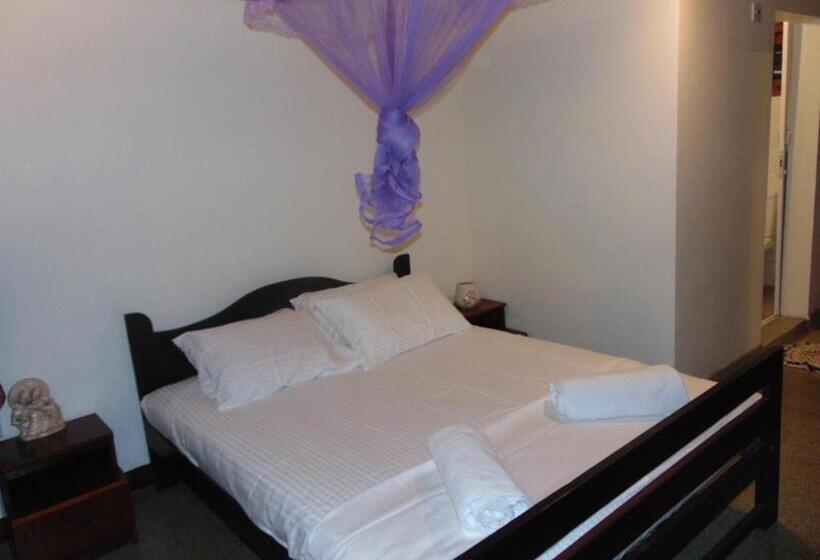 פנסיון Koon Cottage