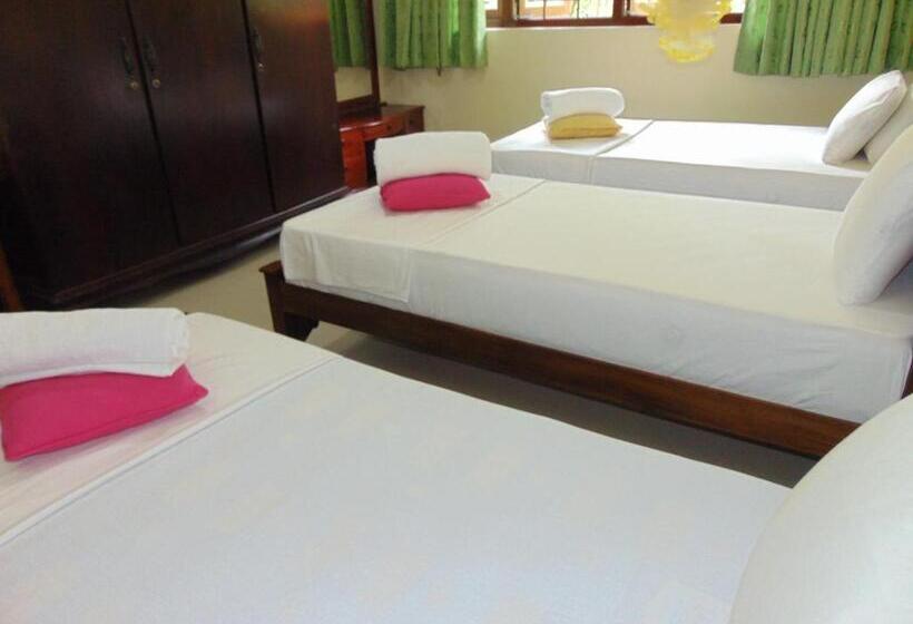 פנסיון Koon Cottage