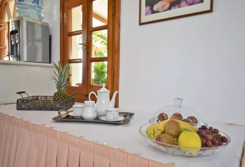 Birikos Studios & Apartments