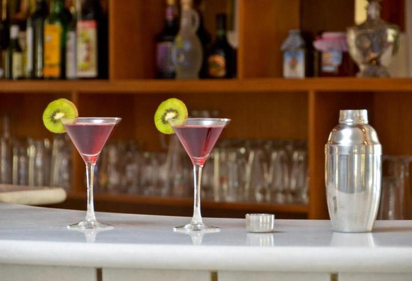 Birikos Studios & Apartments