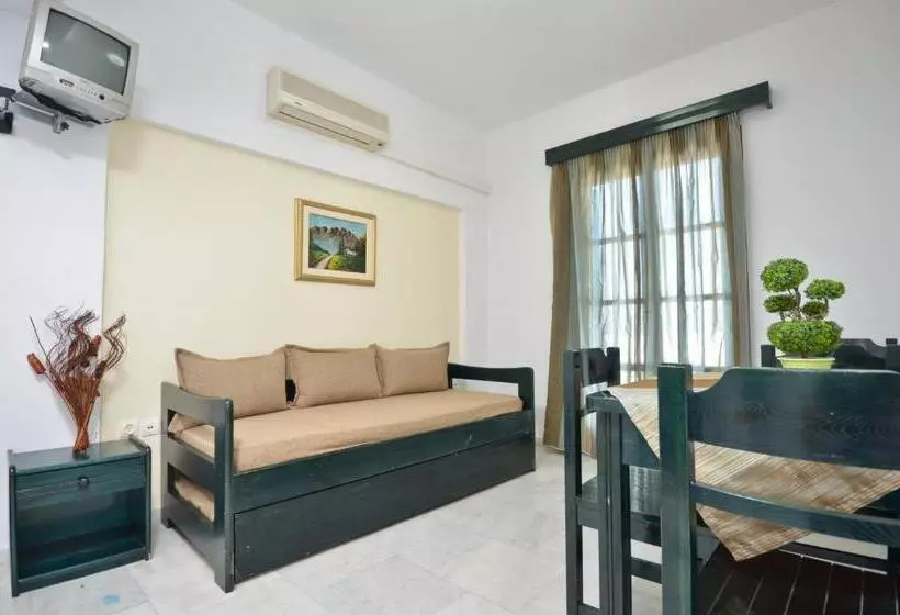 Birikos Studios & Apartments