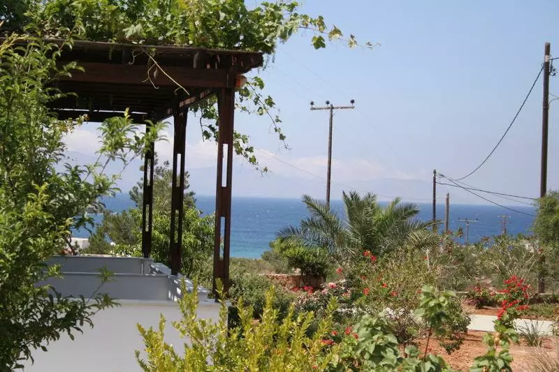 هتل Blue And White Studios & Apartments