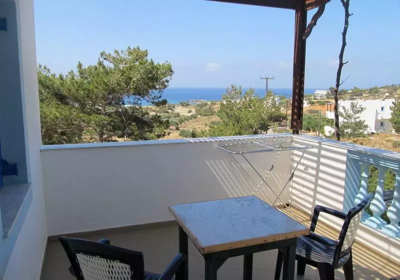 هتل Blue And White Studios & Apartments