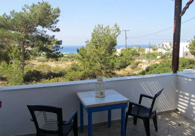 هتل Blue And White Studios & Apartments
