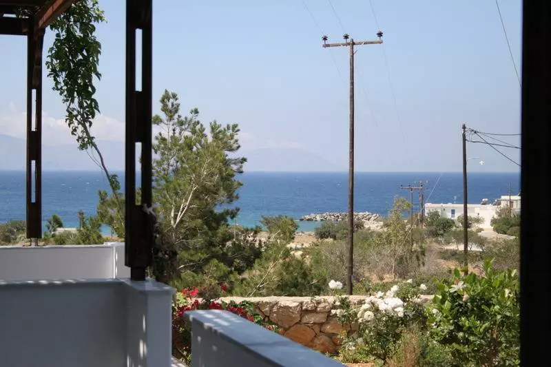 هتل Blue And White Studios & Apartments
