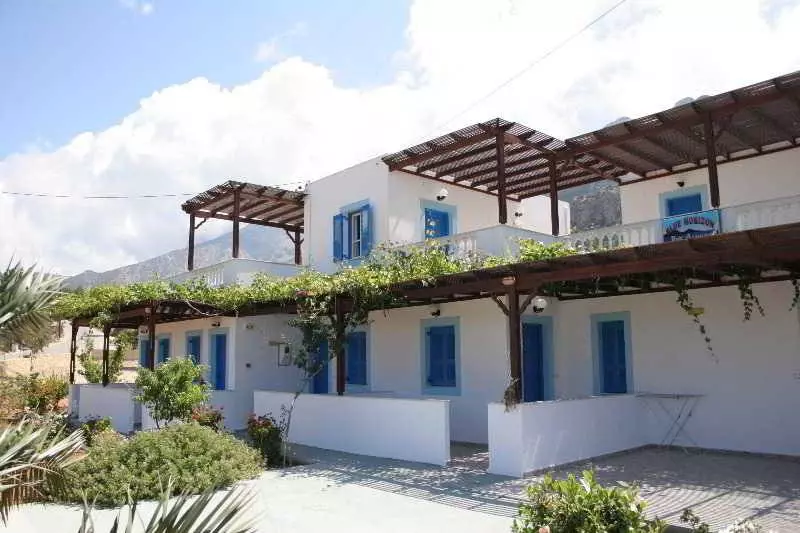 هتل Blue And White Studios & Apartments