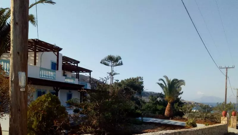 هتل Blue And White Studios & Apartments
