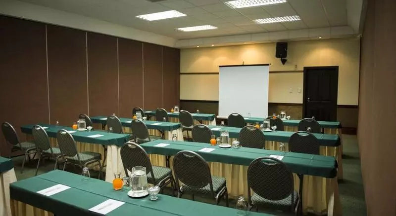 酒店 Cathedral Peak