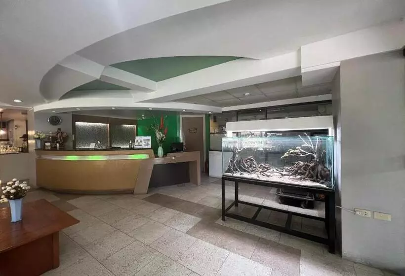 Отель Century Plaza