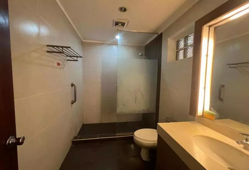 Отель Century Plaza