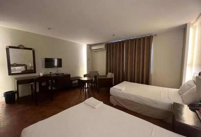 Отель Century Plaza