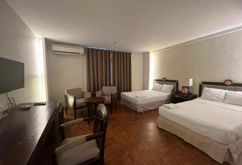 Отель Century Plaza