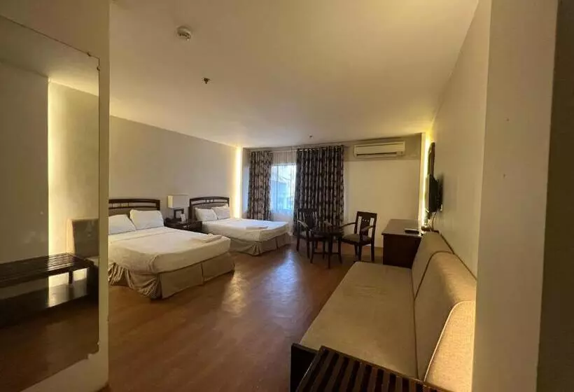 Отель Century Plaza