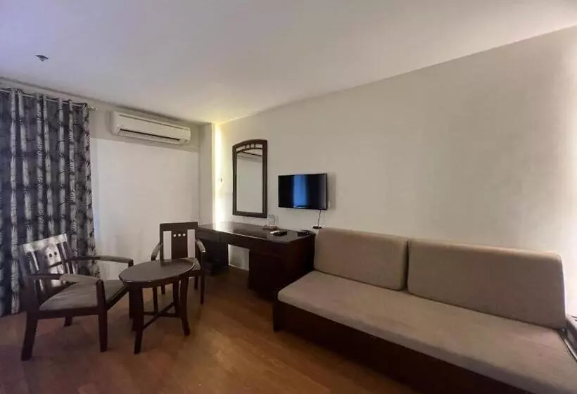 Отель Century Plaza