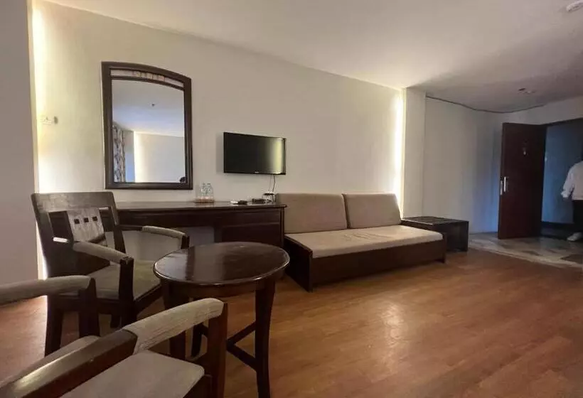 Отель Century Plaza