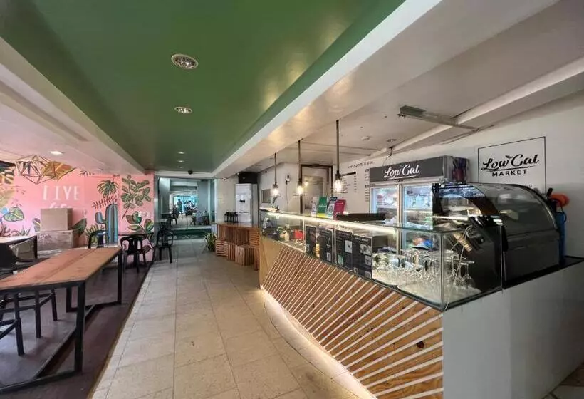 Отель Century Plaza