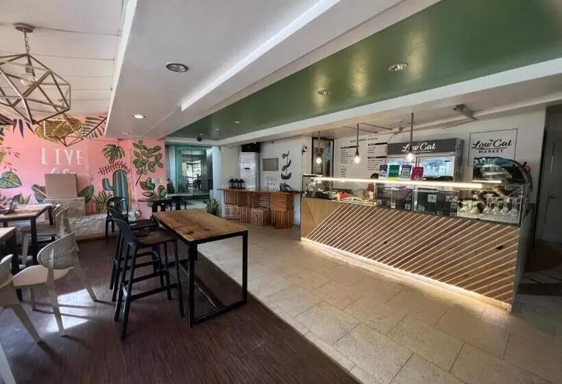 Отель Century Plaza