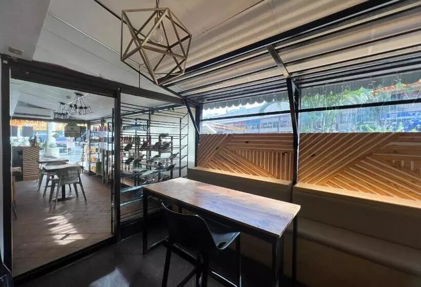 Отель Century Plaza