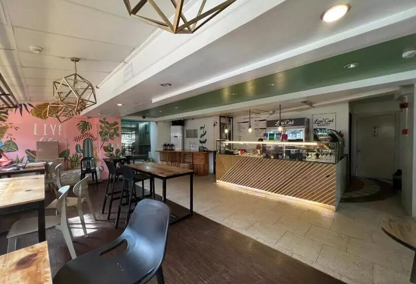 Отель Century Plaza