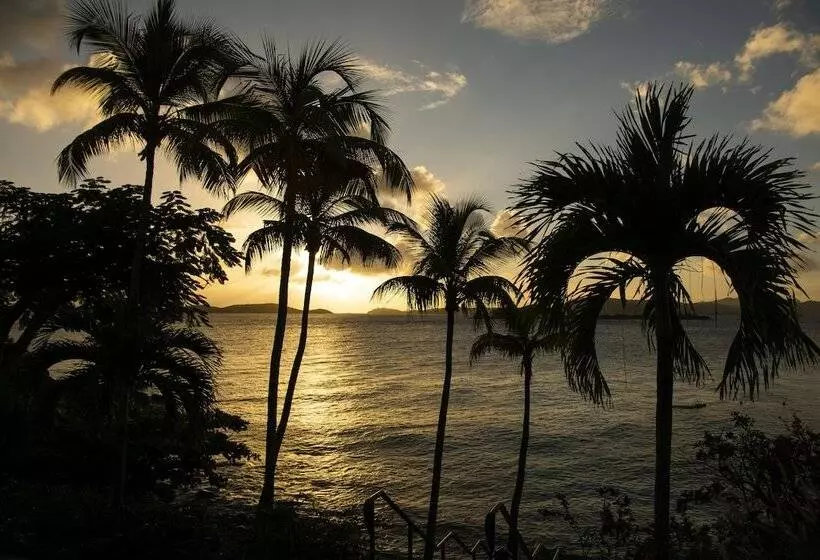 هتل Gallows Point Resort