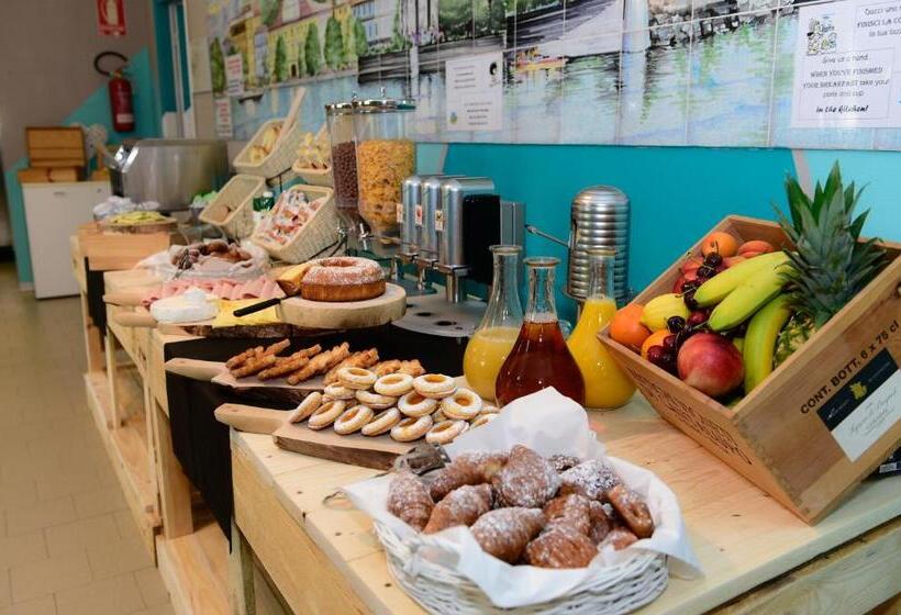 هتل Ostello Verbania