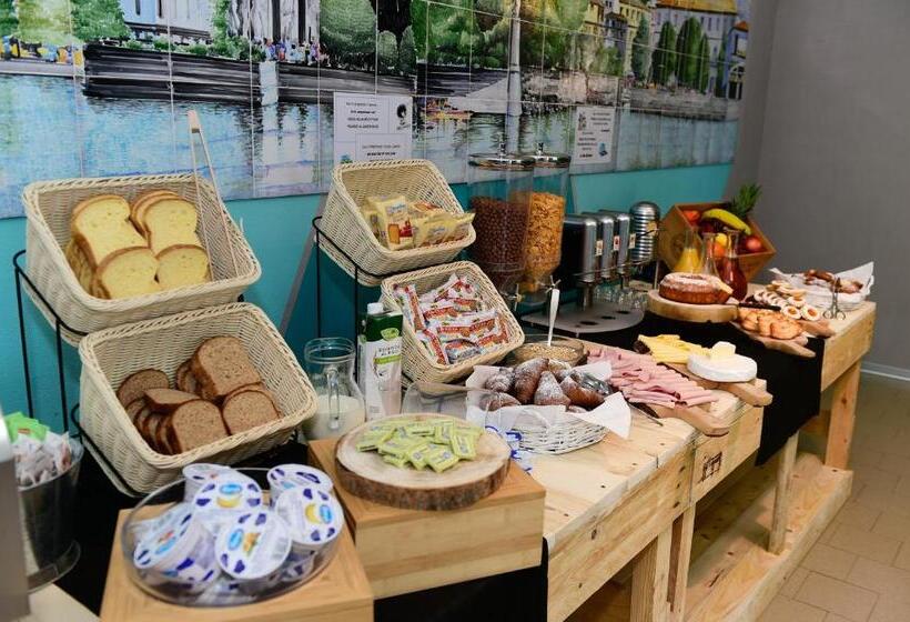 هتل Ostello Verbania