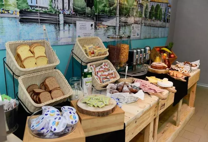 هتل Ostello Verbania