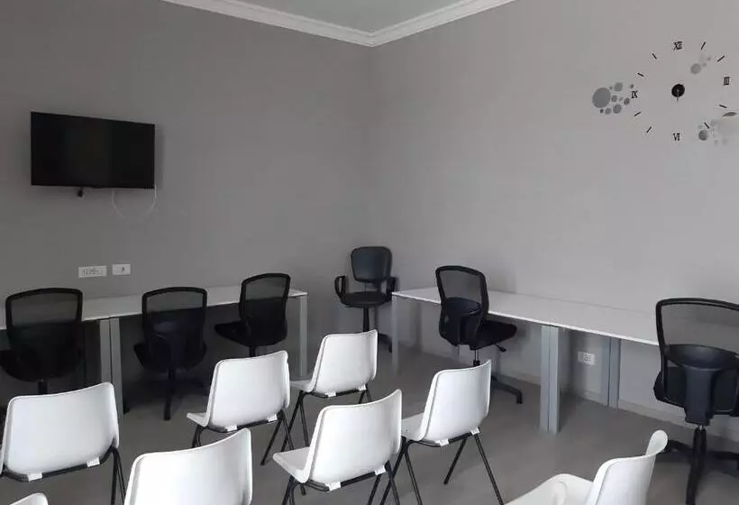 هتل Ostello Verbania