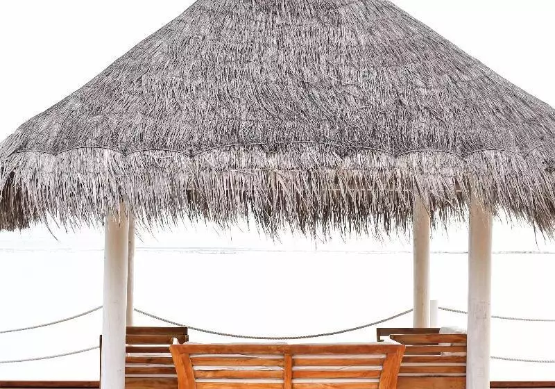 هتل Palm Beach Island Resort & Spa Maldives