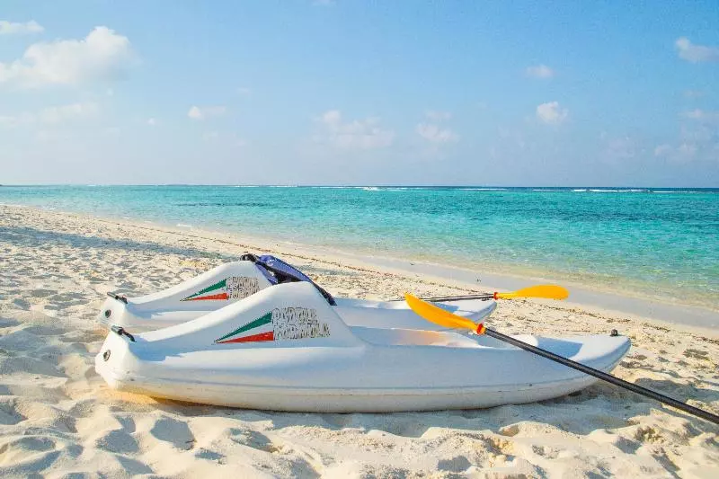 هتل Palm Beach Island Resort & Spa Maldives